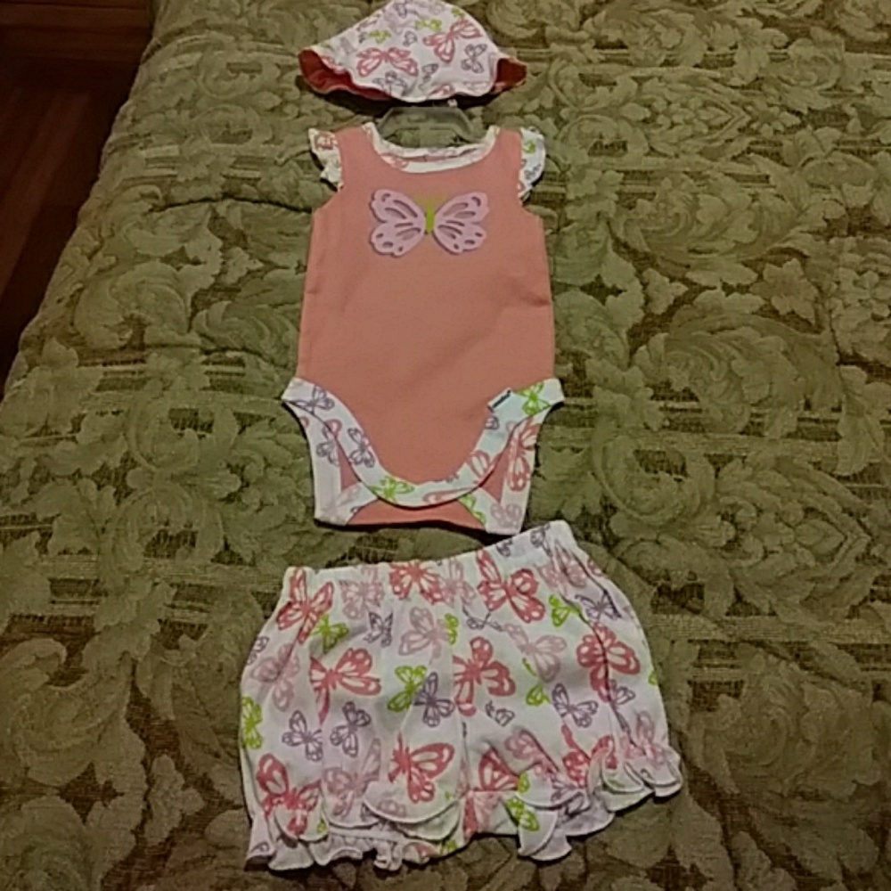 Clothes - Picture 2 of 3